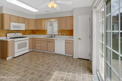 8 N Baker Dr, Jackson, NJ 08527 photo 12