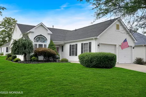 8 N Baker Dr, Jackson, NJ 08527