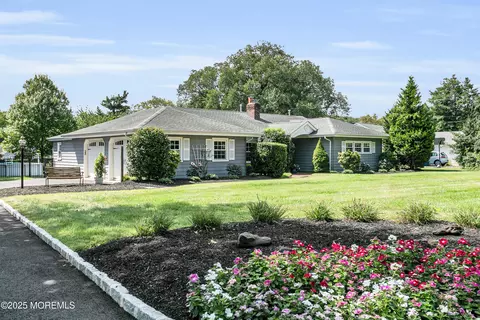 202 Hamiltonian Dr, Red Bank, NJ 07701