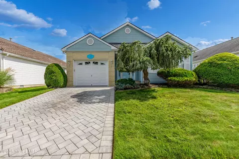 10 Cardigan Dr, Toms River, NJ 08757