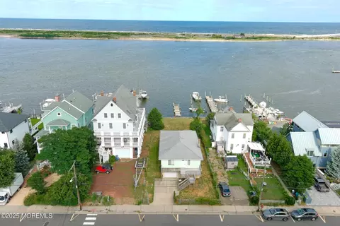 22 Shrewsbury Ave, Highlands, NJ 07732