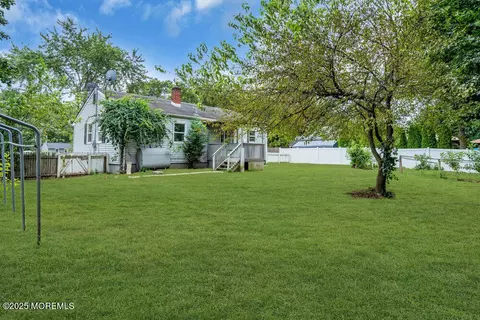 7 Webster Rd, Toms River, NJ 08755