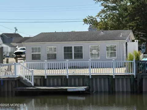 48 Gregg Dr, Beach Haven West, NJ 08050