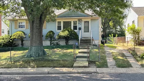 36 Liberty St, Freehold, NJ 07728