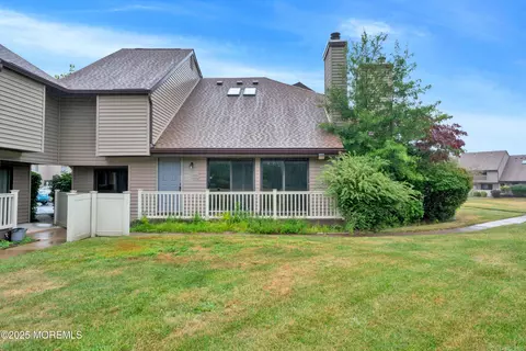 100 Cotswold Cir, Ocean, NJ 07712