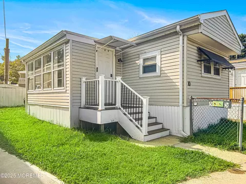 10 Robin, Hazlet, NJ 07730