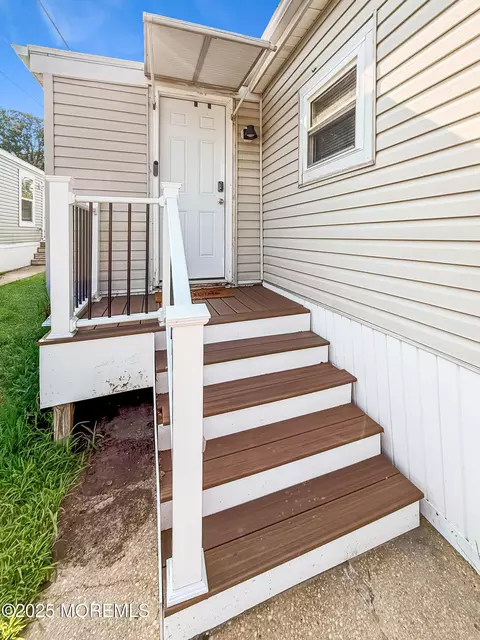 10 Robin, Hazlet, NJ 07730 photo 2