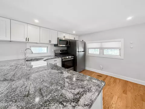 10 Robin, Hazlet, NJ 07730 photo 4