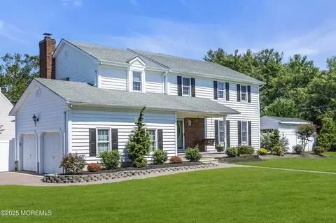 499 Hemlock Hill Dr, Toms River, NJ 08753