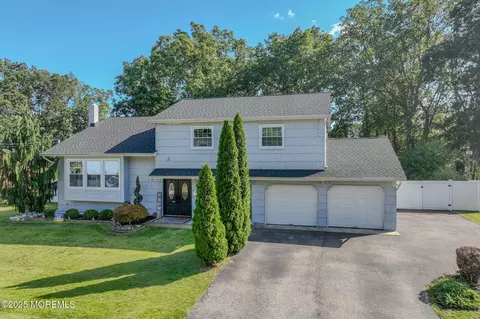 21 Sugarbush Rd, Howell, NJ 07731
