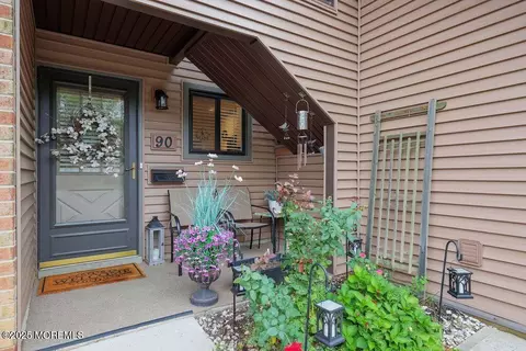 90 Friendship Ct, Red Bank, NJ 07701