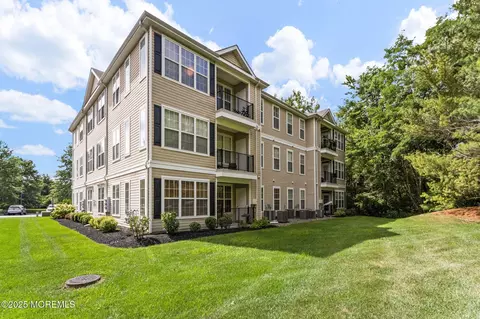 72 Kyle Way, Ewing, NJ 08628