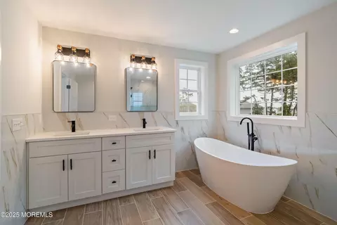 Bath - 1966 Breakers Dr, Barnegat, NJ 08005 photo 6 of 6