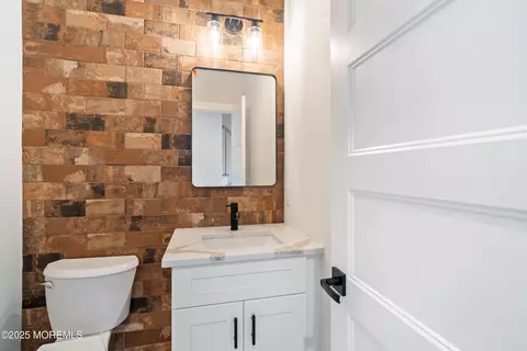 Bath - 1966 Breakers Dr, Barnegat, NJ 08005 photo 1 of 6