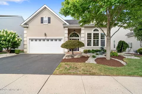 23 Whirlaway Rd, Manalapan, NJ 07726