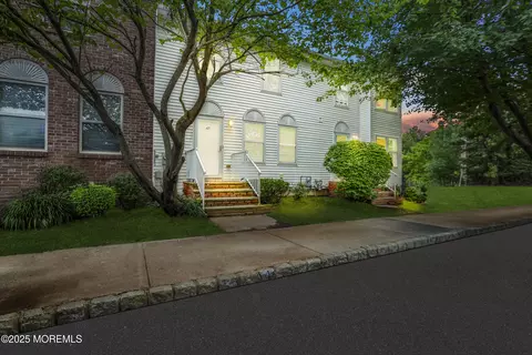 47 Waterview Dr, Lakewood, NJ 08701