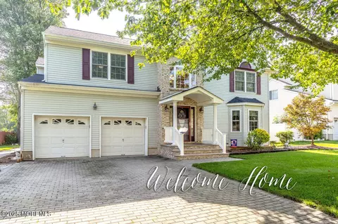 14 Carrington Ct, Matawan, NJ 07747