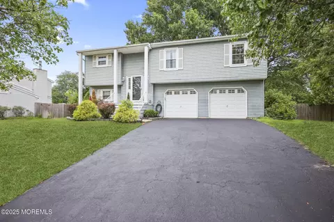 16 Peachstone Rd, Howell, NJ 07731