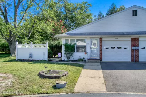 186 Laurel Pl #A, Whiting, NJ 08759