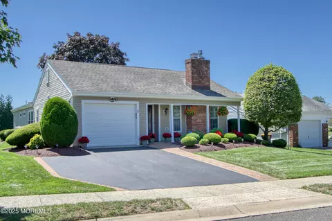 3 Flintshire Ter, Manchester, NJ 08759