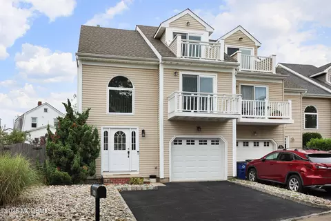 114 Marina Bay Ct, Highlands, NJ 07732