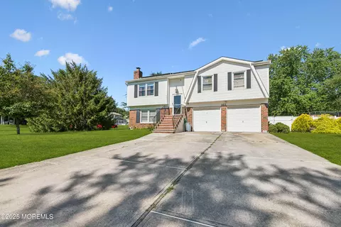 682 Millbrook Rd, Brick, NJ 08724