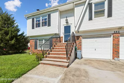 682 Millbrook Rd, Brick, NJ 08724 photo 2