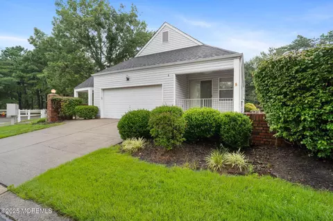 5 Newport Rd, Manahawkin, NJ 08050