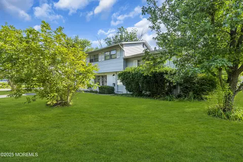 32 Brookwood Pkwy, Jackson, NJ 08527