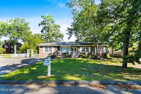 1914 Serpentine Dr, Forked River, NJ 08731