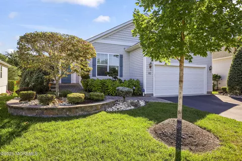 40 Riva Ridge Rd, Manalapan, NJ 07726