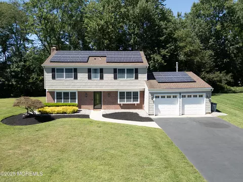8 Wayne Ct, Manalapan, NJ 07726