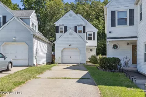 18 Oak Knoll Dr, Matawan, NJ 07747