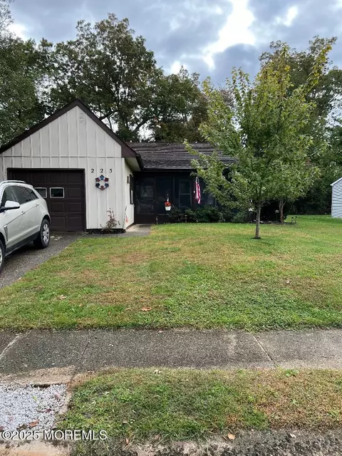 225 Lexington Dr, Little Egg Harbor, NJ 08087