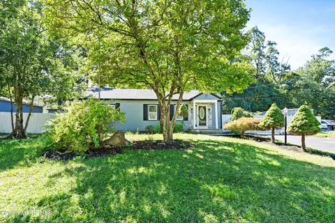 11 Malsbury Ln, Plumsted, NJ 08533