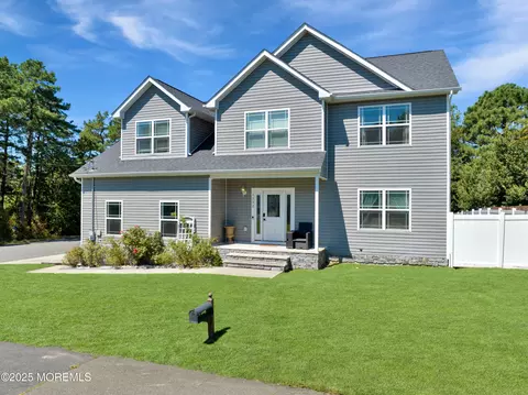 1352 Anchor Ave, Beachwood, NJ 08722