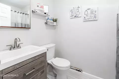 Bath - 8 Harfield Dr, Jackson, NJ 08527 photo 1 of 2