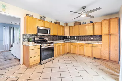 Kitchen - 8 Harfield Dr, Jackson, NJ 08527 photo 1 of 3