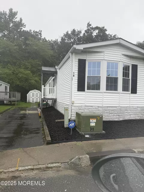 18 Ruffian Way, Howell, NJ 07731