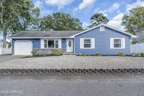 745 Halliard Ave, Beachwood, NJ 08722