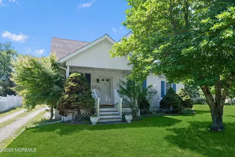 452 W Park Ave, Oakhurst, NJ 07755