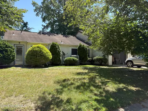 706 Liverpool Cir # B, Manchester, NJ 08759