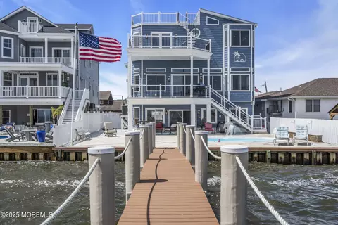 107 Bay Shore Dr, Toms River, NJ 08753