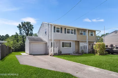 708 Cedar St, Lakehurst, NJ 08733