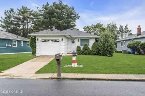 271 Harrington Dr N, Toms River, NJ 08757