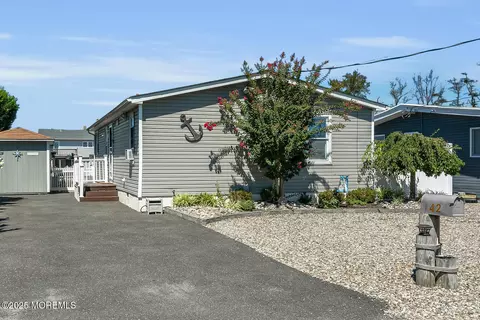 42 E Pampano Dr, Brick, NJ 08723