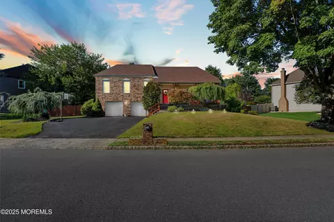 39 Homestead Cir, Marlboro, NJ 07746