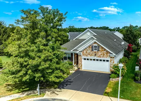 7 Elmswell Ct, Jackson, NJ 08527