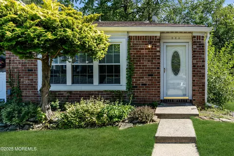 226 Chaucer Ct, Old Bridge, NJ 08857