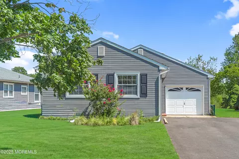 214 Harrington Dr N, Toms River, NJ 08757